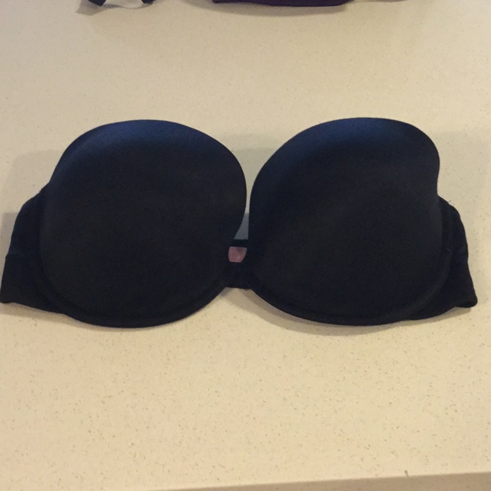 EUC Victoria’s Secret Black strapless bra